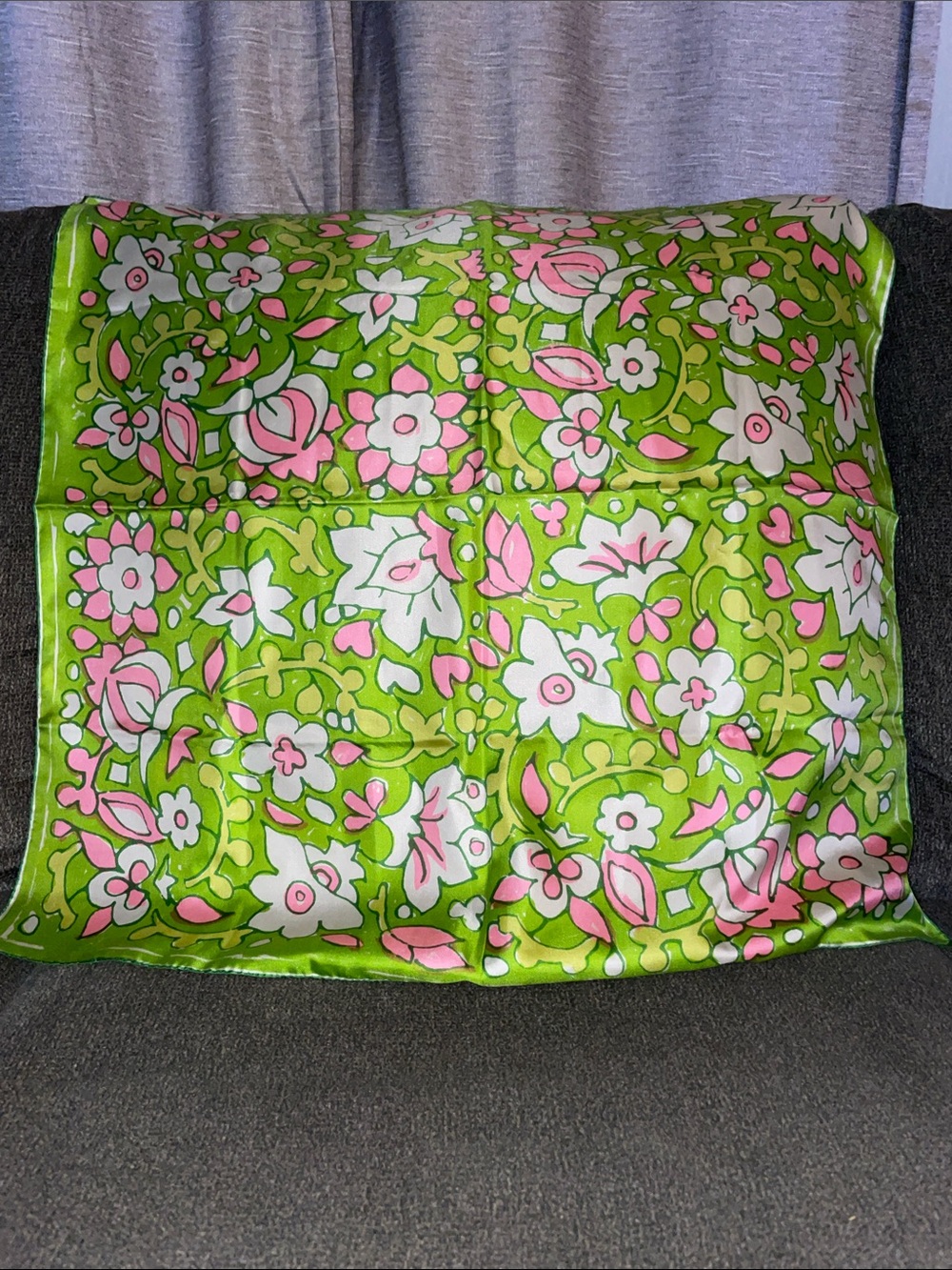 Pristine vintage Vera Neumann 27” square silk handrolled edges made in USA mod